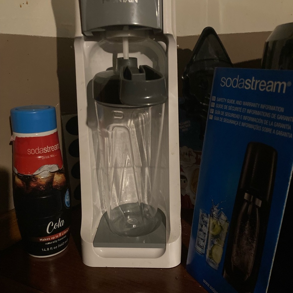 Soda machine maker